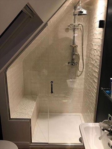 Zuhanykabin, tetőtéri fürdőszoba