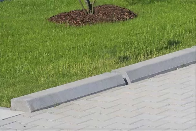 Frühwald Kiemelt útszegélykő