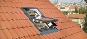 Fakro tetőtéri ablak FTP- V Solar